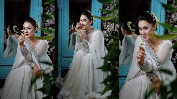 অপু বিশ্বাসের রহস্যময় পোস্ট ঘিরে জল্পনা অপু বিশ্বাসের রহস্যময় পোস্ট ঘিরে জল্পনা