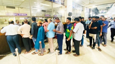 ঈদের আগে ব্যাংক থেকে টাকা তোলার হিড়িক