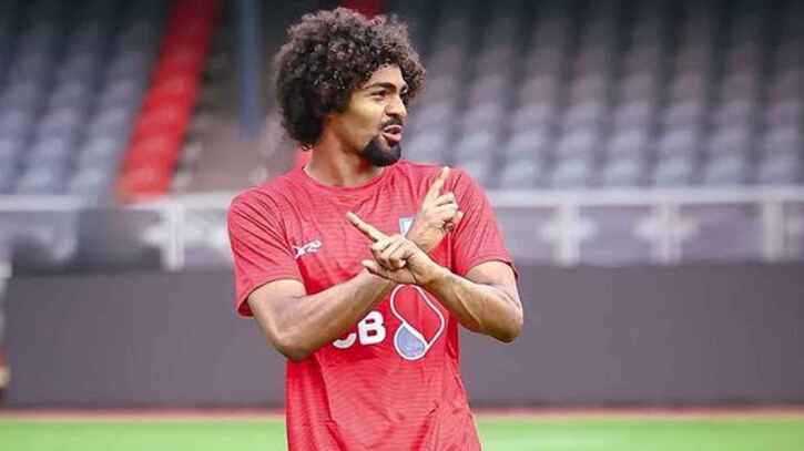 হামজাকে অধিনায়ক করার পরামর্শ কিংবদন্তি সাবেক অধিনায়কের!