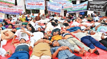 শিক্ষকদের আমরণ অনশন চলছে, অসুস্থ কয়েকজন