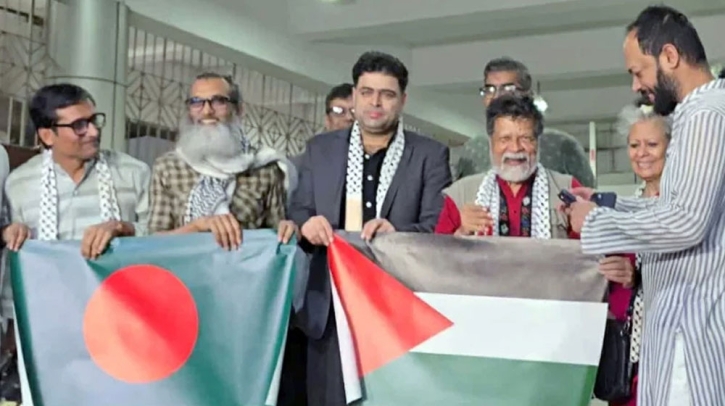 দেশে ফিরেছেন আলোকচিত্রী শহিদুল আলম