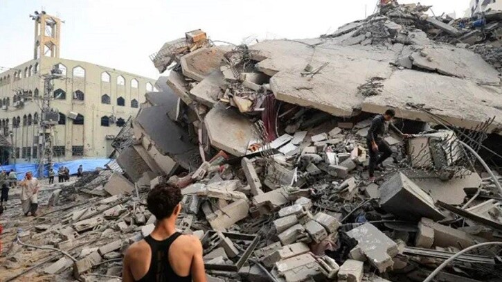 গাজায় স্তব্ধ ধ্বংসস্তূপ নিঃশব্দে বেরিয়ে আসছে শতশত লাশ!