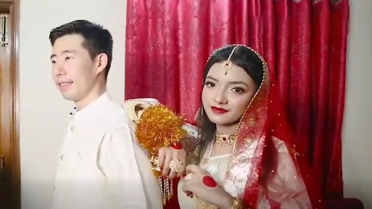 তরুণীর ভালোবাসার টানে মার্কিন যুবক বাংলাদেশে!